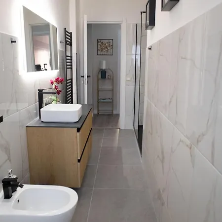Sara's - Modern Near Metro, Perfect For Families And Groups In Apartmán