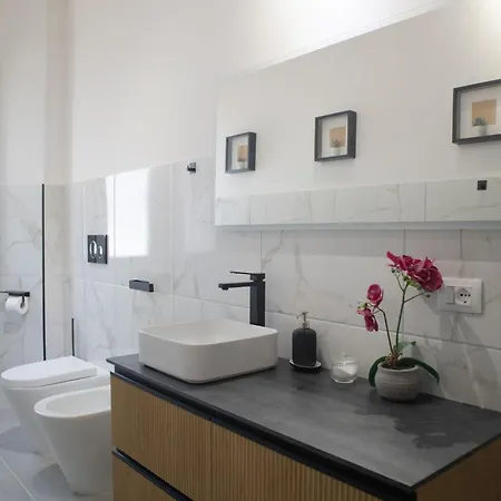 Sara's - Modern Near Metro, Perfect For Families And Groups In Apartmán Řím