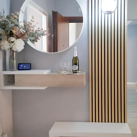 Sara's - Modern Near Metro, Perfect For Families And Groups In Apartmán