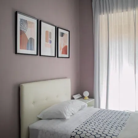 Sara's - Modern Near Metro, Perfect For Families And Groups In Apartmán