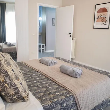 Sara's - Modern Near Metro, Perfect For Families And Groups In Apartmán Řím