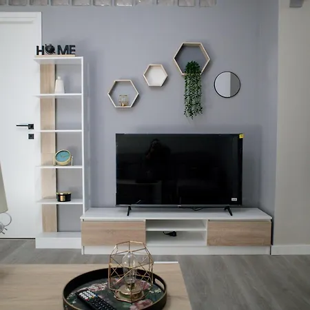 Sara's - Modern Near Metro, Perfect For Families And Groups In *