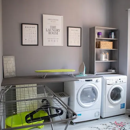 Apartmán Sara's - Modern Near Metro, Perfect For Families And Groups In
