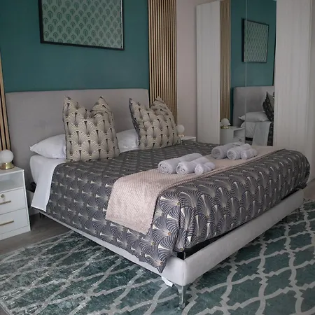 Apartmán Sara's - Modern Near Metro, Perfect For Families And Groups In *